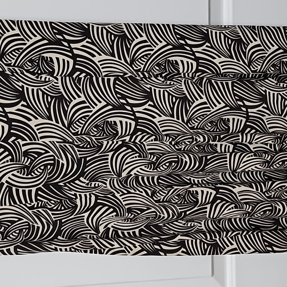 Pretty & Comfy Perceptions Long Poly/Spandex Abst… - image 7